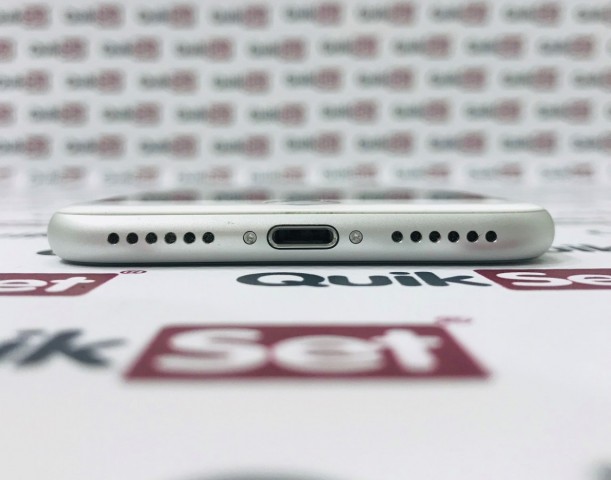 Apple iPhone 8 64GB stříbrný - Kategorie A