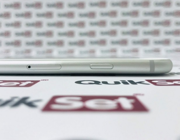 Apple iPhone 8 64GB stříbrný - Kategorie A